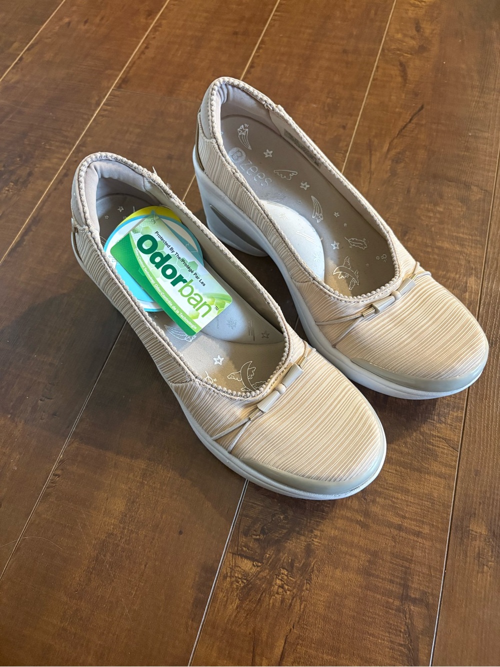 BZees Havane Electric Tan slip on shoes size 7.5